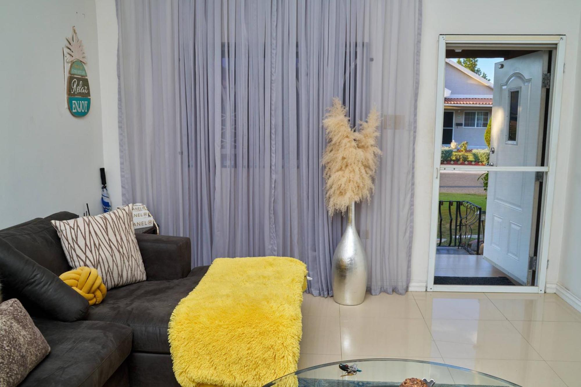 Caribbean Estates, 10 Mins From The Beach, Beautiful Gated Community Portmore Bagian luar foto